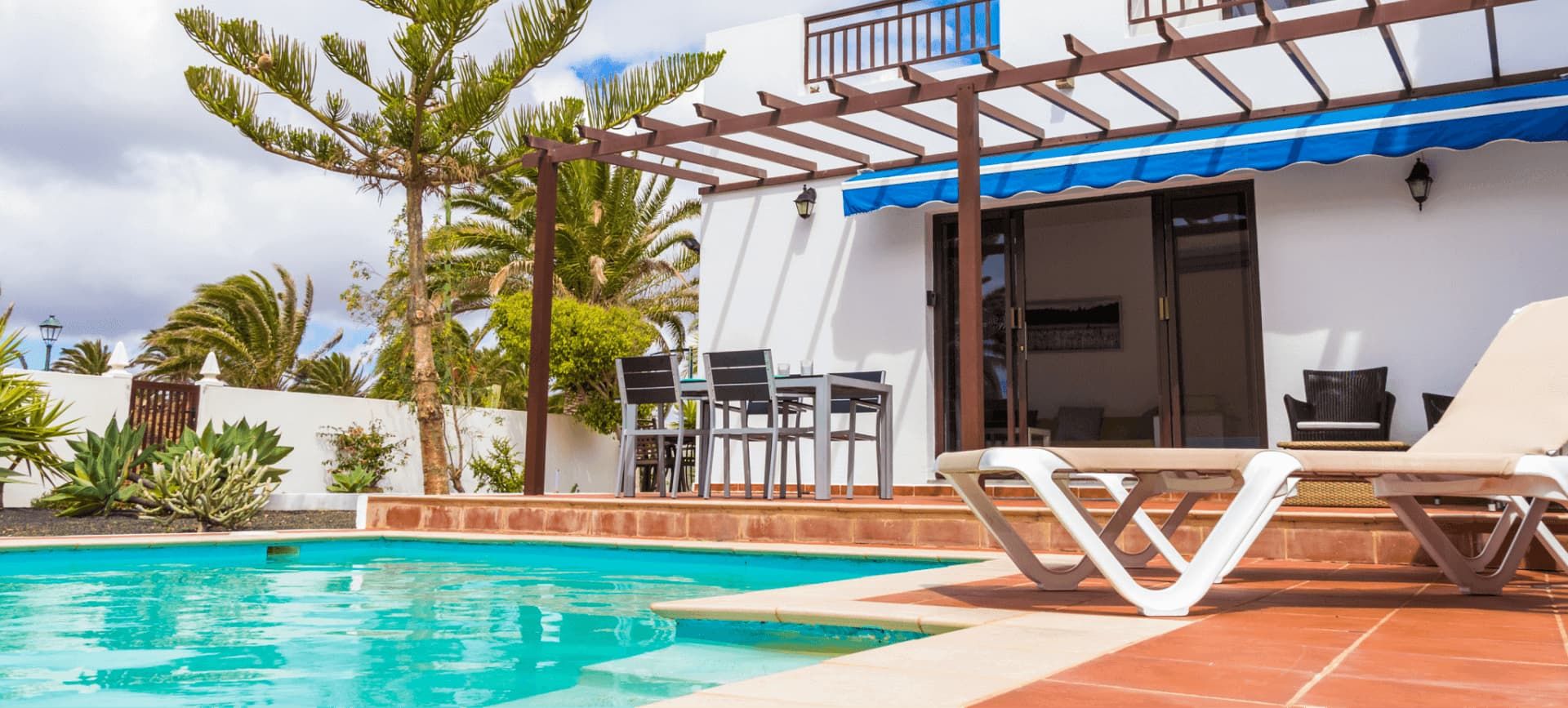 Niteo House outdoor terrace and pool
